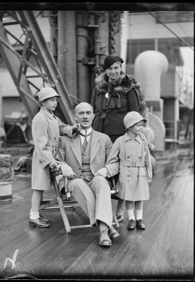The German Consul Dr Rudolph Asmis with his family arriving in Sydney, 10 October 1932.