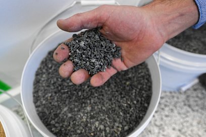 CRDC creates lightweight building material from recycled plastics.