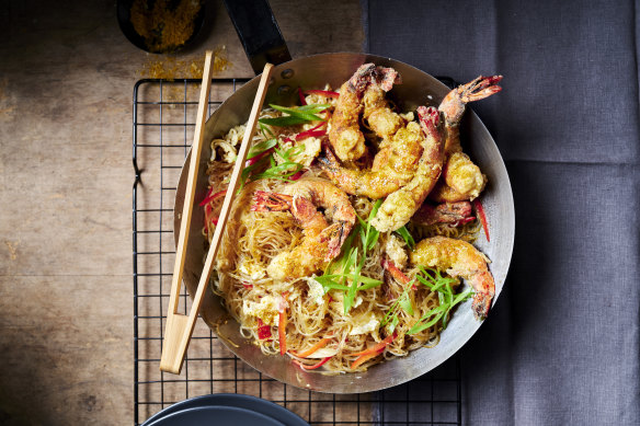15-minute Singapore-style noodles with crispy prawns.