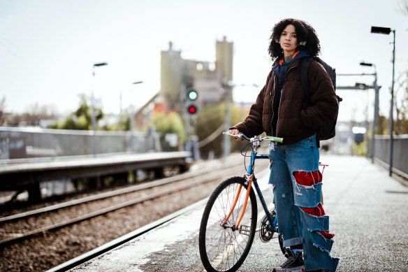 Tanzyn Crawford as Elsie in Swift Street.