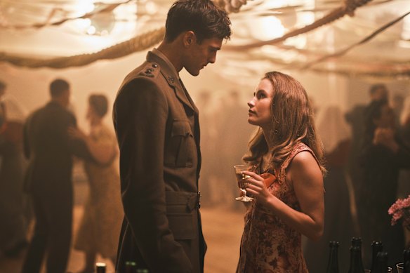 Jacob Elordi as Dorrigo Evans and Olivia DeJonge as his girlfriend Ella in The Narrow Road to the Deep North. 