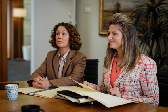 Kitty Flanagan as Helen Tudor-Fisk and Julia Zemiro as Roz Gruber in Fisk.