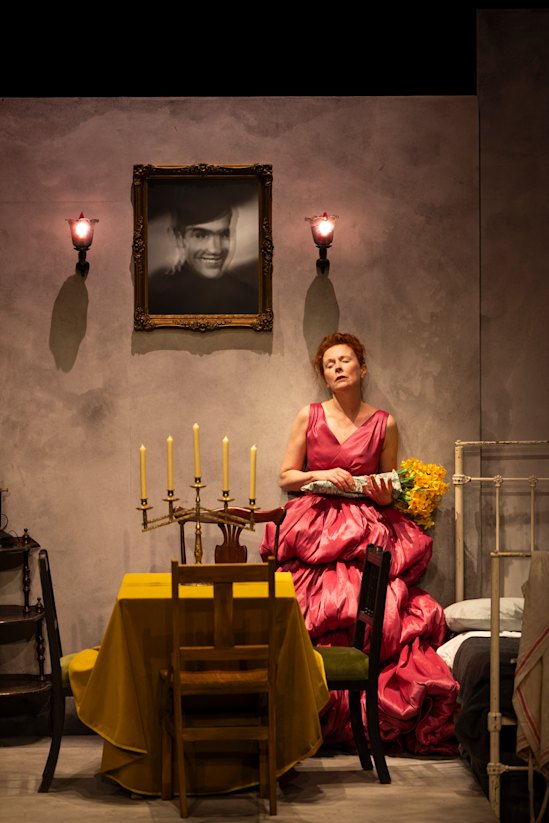 Alison Whyte is superb in the latest incarnation of The Glass Menagerie at the MTC.