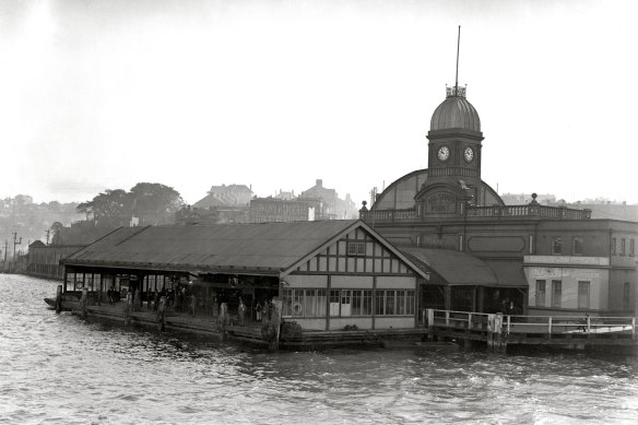 The Milson's Point Ferry Wharf in 1925.
