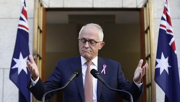 Prime Minister Malcolm Turnbull has instituted a ban on ministers having sexual relationships with staff. 
