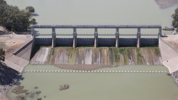 The Menindee Weir in the middle of the Darling River, which allows water to be regulated to the Menindee Lakes. 