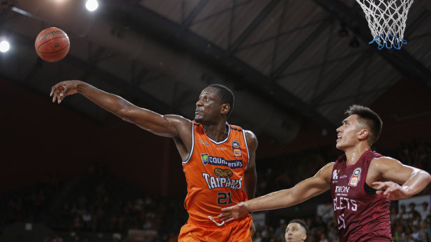 Nnanna Egwu of the Taipans (left) goes for a rebound.