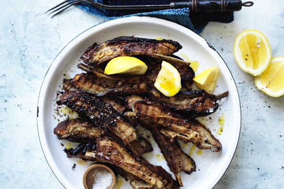 Barbecue lamb ribs with northern spices.