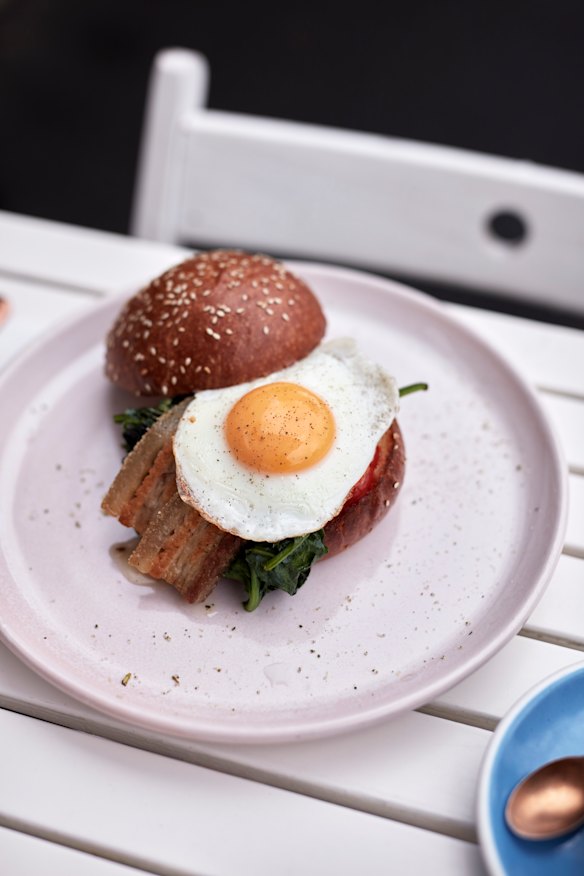Brekkie burger.