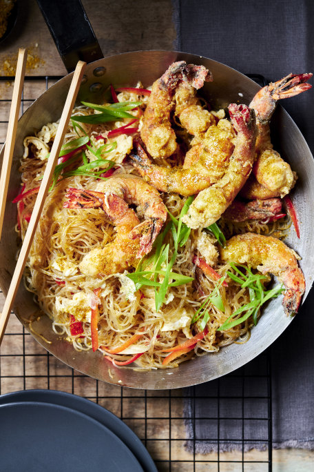 15-minute Singapore-style noodles with crispy prawns