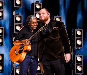 Tracy Chapman and Luke Combs at the Grammys.