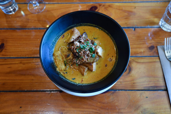 The vegetarian laksa at Shakahari.