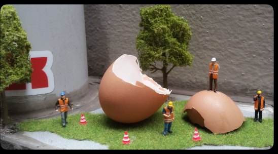 Tiny construction workers get to grips with a Humpty Dumpty-like problem.
