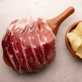 Paleta Iberico with crisps.