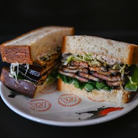 Caranguejo de porco assado.