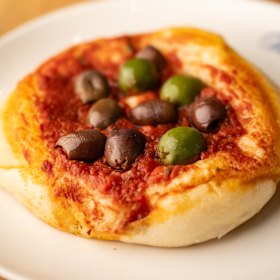 Pizzetta with olives.