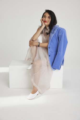 Alice wears Scanlan Theodore jacket, Nevenka dress, Skull
& Pearl bracelets, Essen shoes.