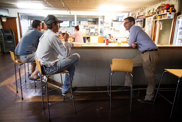 David Littleproud meets with constituents at the Tambo Tavern.