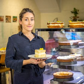 Audrey Allard (ex-Lune) in her cake shop Holy Sugar.