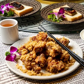 Crispy fried pork ribs with garlic.