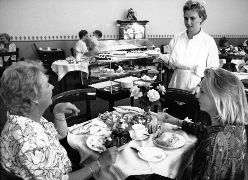 The Georges restaurant, the Regency Room, in 1990, five years before the store closed.