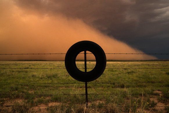 The red wave of dust sweeps across Texas.