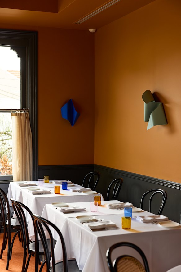 The pretty Ursula's dining room.