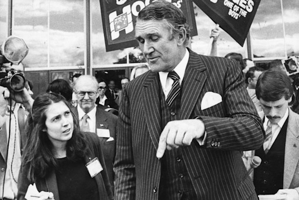 Former Age reporter Sally Gibson asks the then-prime minister Malcolm Fraser about the last book he’d read, at a book fair in December 1980.