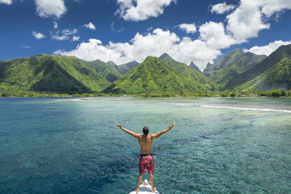 Dive into island culture - Tahiti.