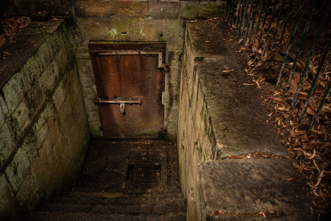 A second sealed-off tunnel links the jail cells with the courthouse.