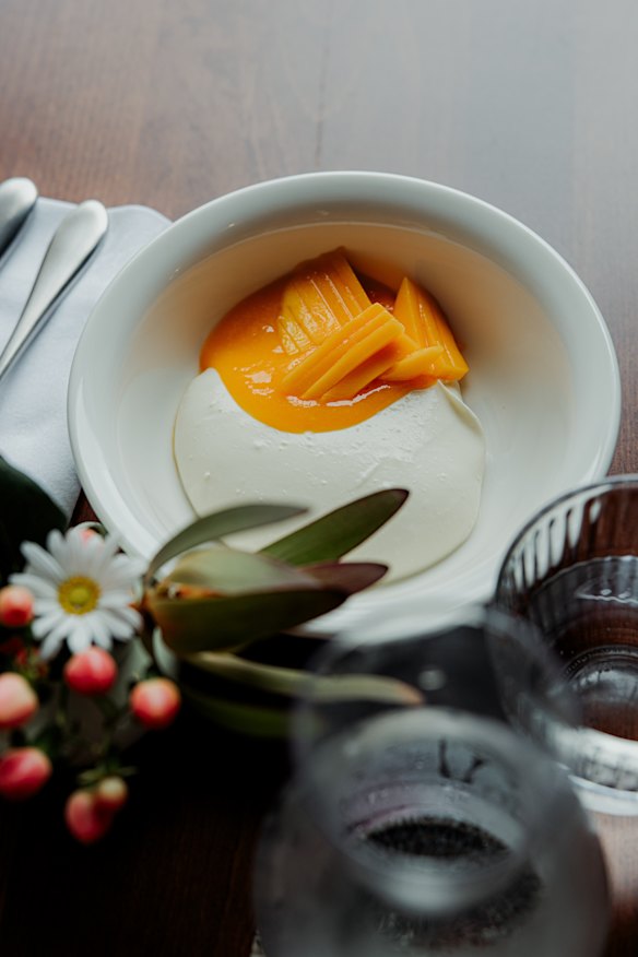 Stirred yoghurt with seasonal fruit.