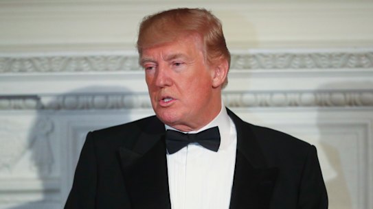 Trump jokes about impeachment, Melania during Washington dinner