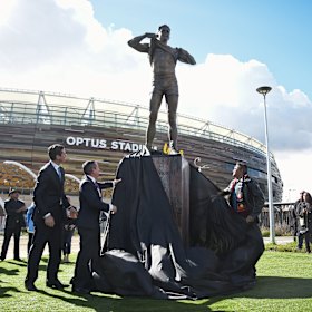 Nicky Winmar (right) unveils his statue in Perth.