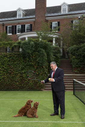 The mansion was built in 1923 and became the resident of the Australian ambassador in 1940. The tennis court was installed in the 1990s.