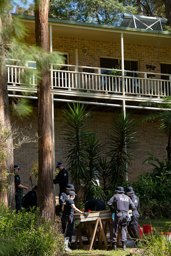NSW Police search the gardens below a balcony at the home from which William Tyrrell disappeared.