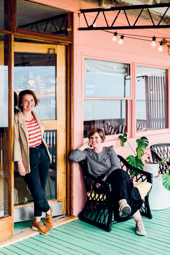 These sisters quit their 9 to 5 to restore a beach shack in remote SA