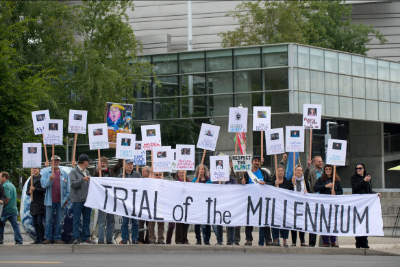 Outside an Oregon courthouse, supporters of the Juliana case protest against the US government.