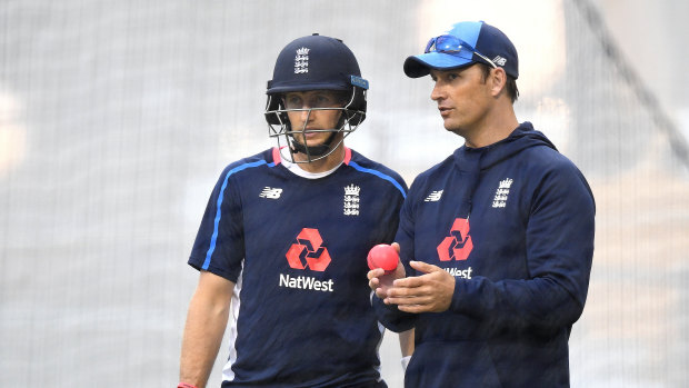 Friend or foe: New Sydney Thunder coach Shane Bond (right) comes from a stint working with England.