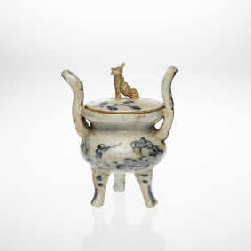 Song Dynasty porcelain once owned by Sir Keith and Dame Elisabeth Murdoch and bequeathed by their friends Herbert and May Shaw to the  Hamilton Gallery.