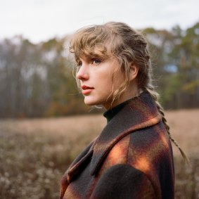 Taylor Swift has surprised the world with the release of her ‘evermore’ album, a project she has referenced as “folklore’s sister record”. 
