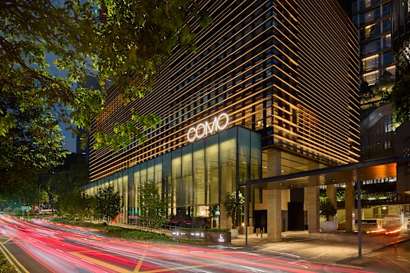 Streetfront at the Como.