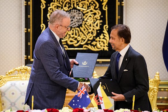 Prime Minister Anthony Albanese (left) shakes hands with Sultan Haji Hassanal Bolkiah after signing a joint statement on energy and food security. 