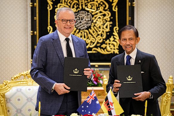 Australian Prime Minister Anthony Albanese (left) and His Majesty Sultan Haji Hassanal Bolkiah.