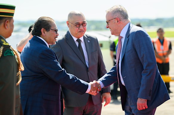Brunei’s Minister for Foreign Affairs Dato Erywan (left) and Minister of Culture, Youth and Sports Dato Nazmi greet Albanese. 