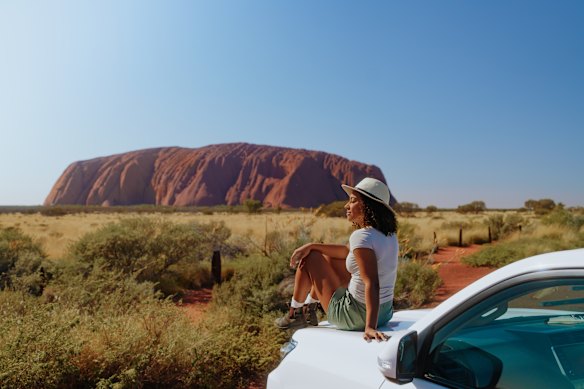 Few road trips capture the spirit of a country like the journey from Sydney to Uluṟu – an unforgettable crossing from coast to desert, city to sacred heartland.