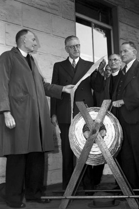 The petition being presented by Rev Tomlinson of the Temperance Alliance to Mr Weaver MLA in 1941.