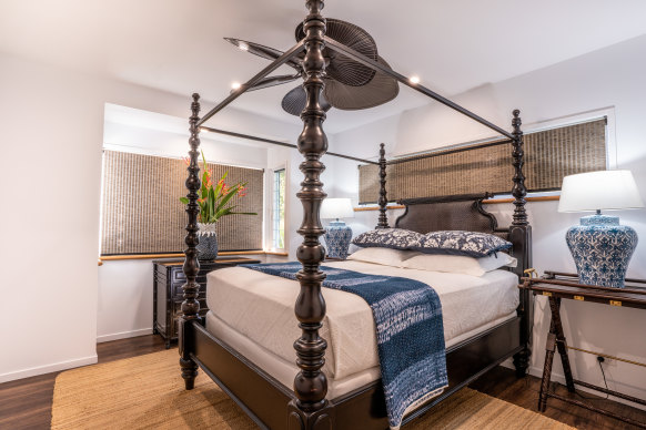 Rooms lean safari-luxe with opulent rugs, grand four-poster beds and bold prints.