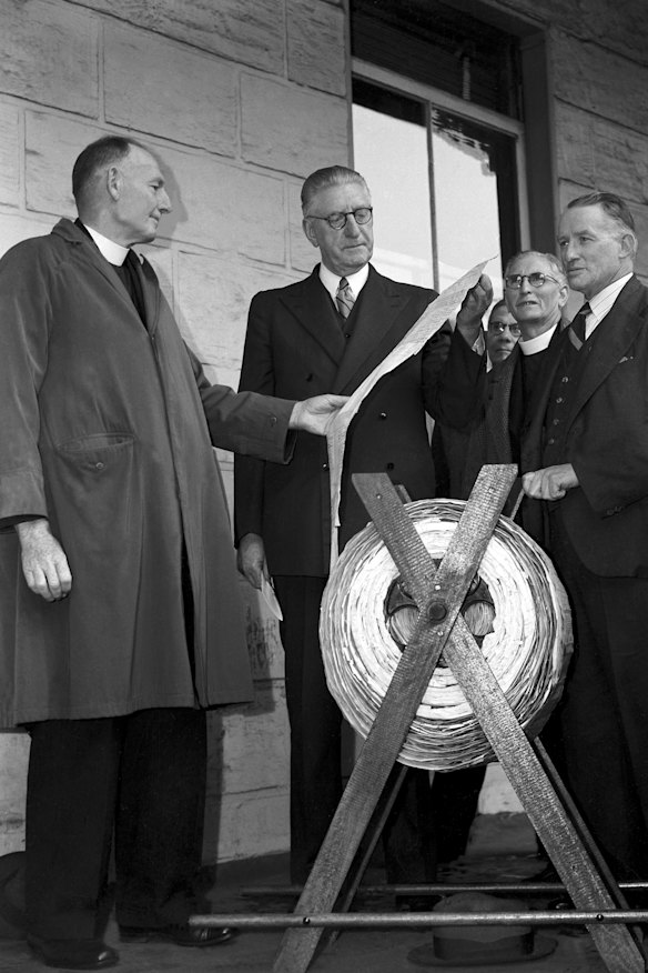 The petition being presented by Rev Tomlinson of the Temperance Alliance to Mr Weaver MLA in 1941.
