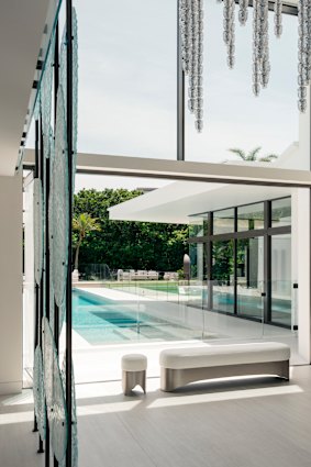 Glass is being used as a showstopper in mansions.
