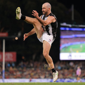 Steele Sidebottom takes a shot on goal at the Adelaide Oval.